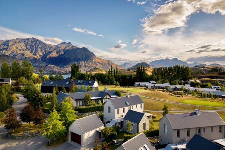 Photo of property in 15 Ayrburn Ridge, Arrowtown, Queenstown, 9371