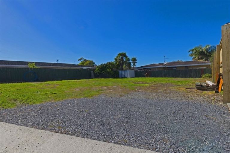 Photo of property in 209a Edmonton Road, Te Atatu South, Auckland, 0610