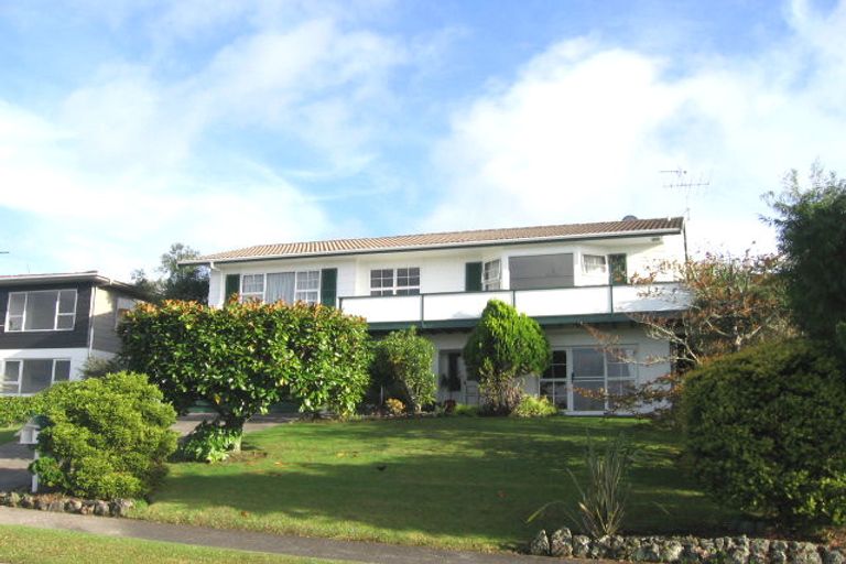 Photo of property in 32 Chatswood Grove, Chatswood, Auckland, 0626