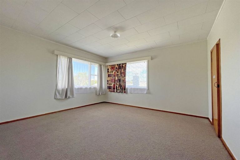 Photo of property in 75 Larnoch Road, Henderson, Auckland, 0610