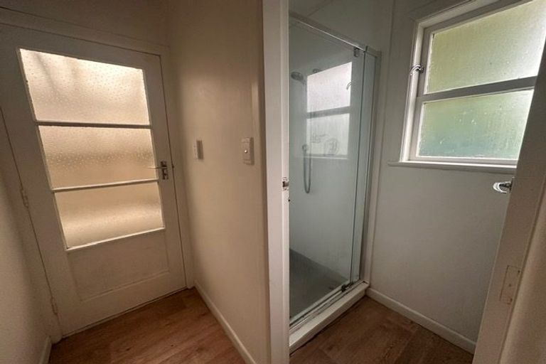 Photo of property in 88 Newlands Road, Newlands, Wellington, 6037