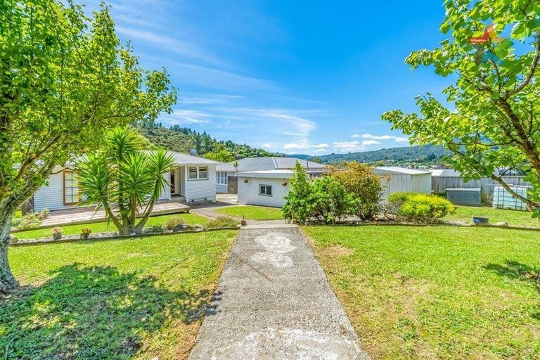 Photo of property in 49 Delaney Drive, Stokes Valley, Lower Hutt, 5019
