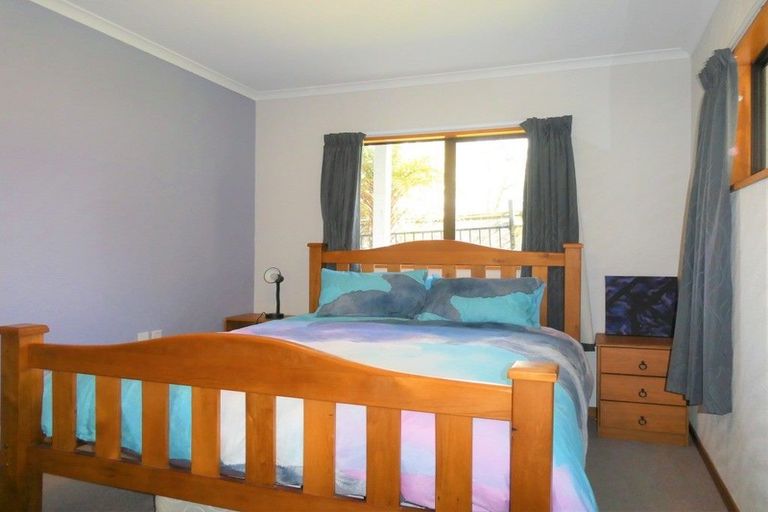Photo of property in 72 Ahau Street, Moana, 7872