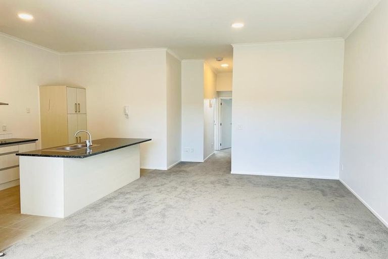 Photo of property in 18/11 Carlos Drive, Flat Bush, Auckland, 2016