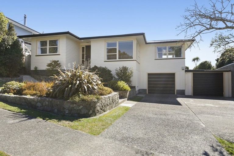 Photo of property in 301 Dowse Drive, Maungaraki, Lower Hutt, 5010