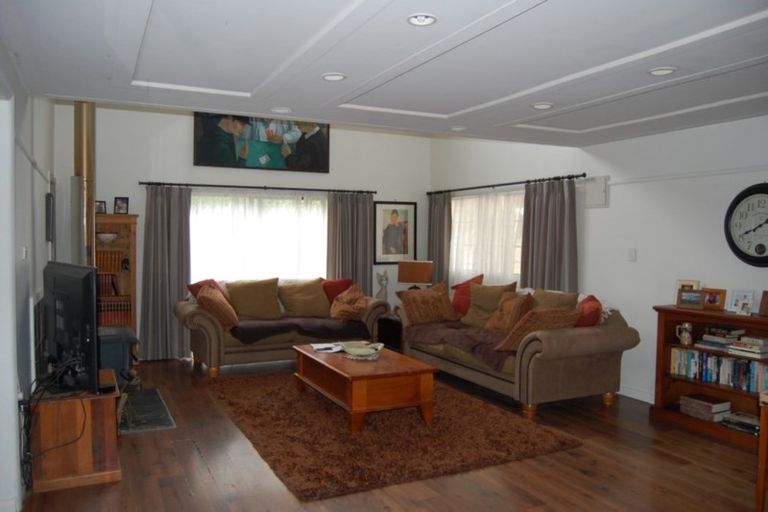 Photo of property in 87 Tawa Road, Kumeu, 0891