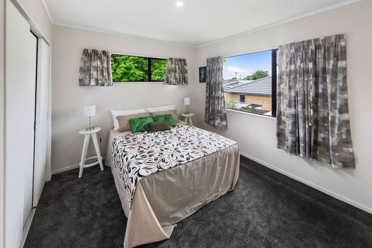 Photo of property in 2/58 Clevedon Road, Papakura, 2110