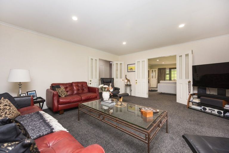Photo of property in 320 Aokautere Drive, Aokautere, Palmerston North, 4471