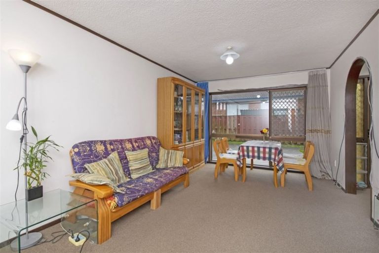 Photo of property in 1/4 Jillteresa Crescent, Half Moon Bay, Auckland, 2012