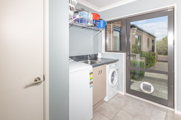 Photo of property in 16 Thorndon Close, Kirwee, Darfield, 7571