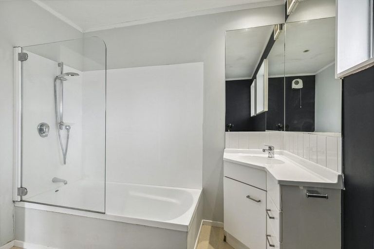 Photo of property in 24a Gurkha Crescent, Khandallah, Wellington, 6035