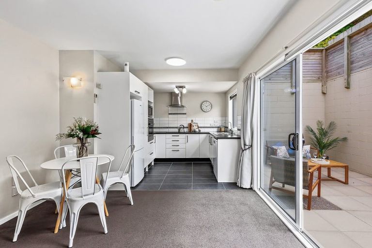 Photo of property in 16b Lincoln Avenue, Tawa, Wellington, 5028