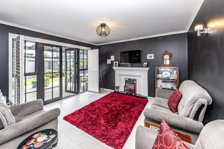 Photo of property in 8 Lithgow Drive, Otamatea, Whanganui, 4500