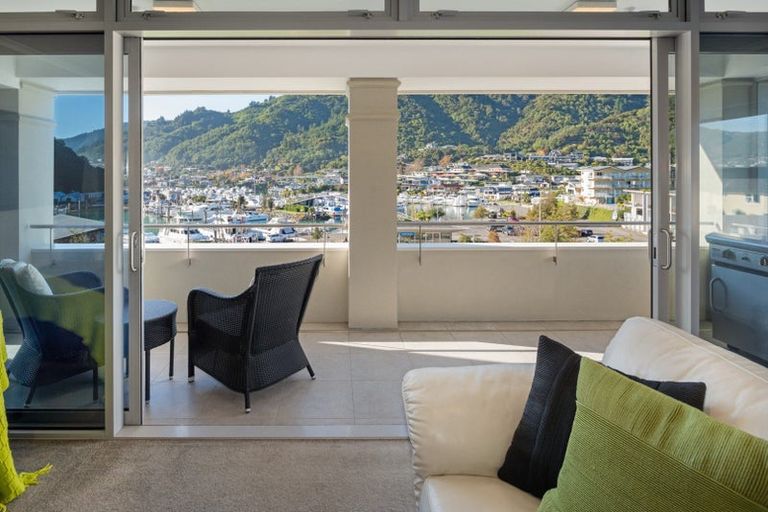 Photo of property in Oxleys Rock Apartments, 401/6 London Quay, Picton, 7220