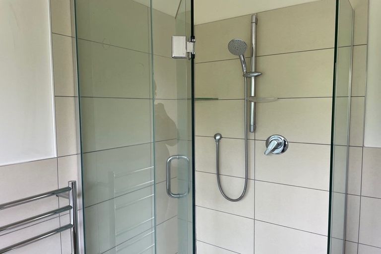 Photo of property in 1/37 Shanaway Rise, Hillcrest, Auckland, 0627