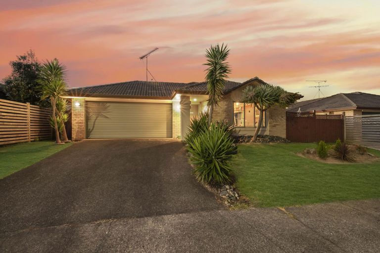 Photo of property in 37 Ironstone Place, Randwick Park, Auckland, 2105