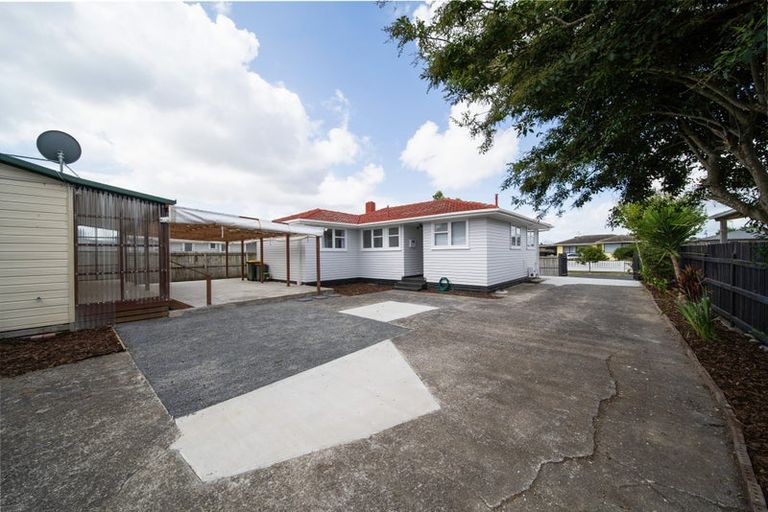 Photo of property in 33 Convair Crescent, Mangere, Auckland, 2022