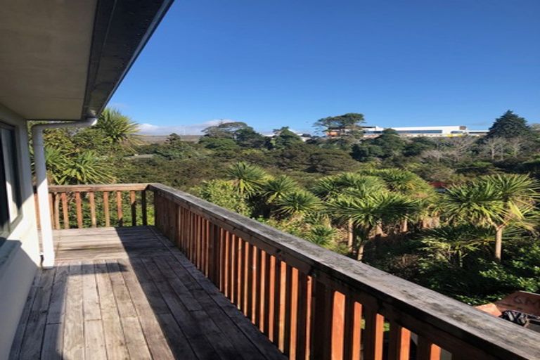 Photo of property in 8 Blethyn Place, Te Atatu South, Auckland, 0610