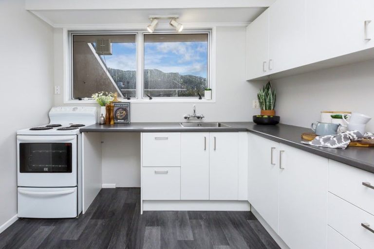 Photo of property in 15 Akron Grove, Totara Park, Upper Hutt, 5018
