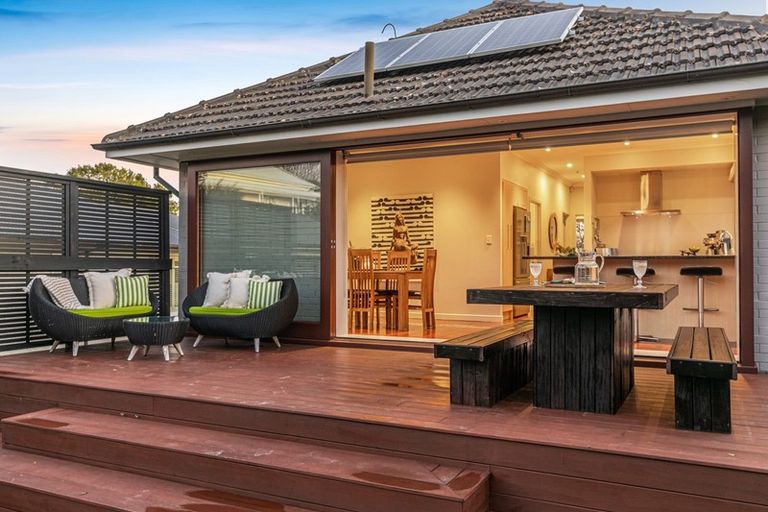 Photo of property in 18 Wairoa Road, Narrow Neck, Auckland, 0624