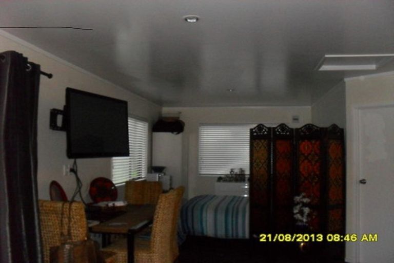 Photo of property in 11 Sandys Parade, Laingholm, Auckland, 0604