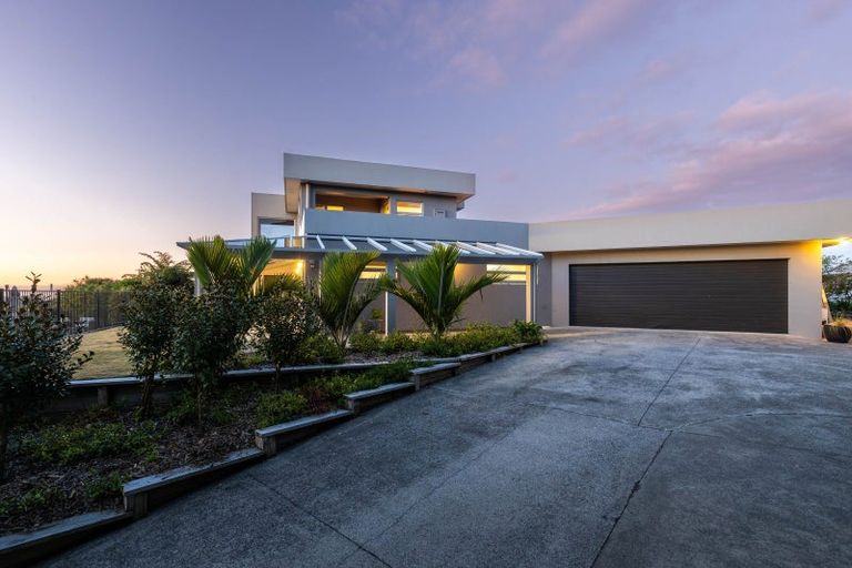 Photo of property in 33 Veale Road, Frankleigh Park, New Plymouth, 4371