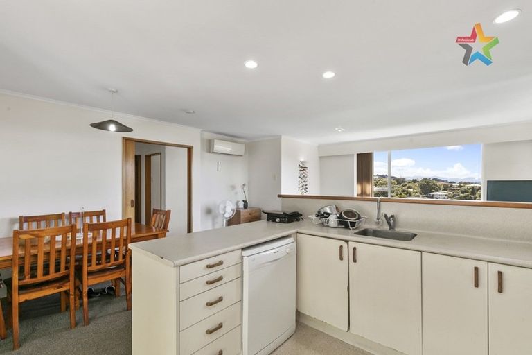 Photo of property in 89 Miromiro Road, Normandale, Lower Hutt, 5010