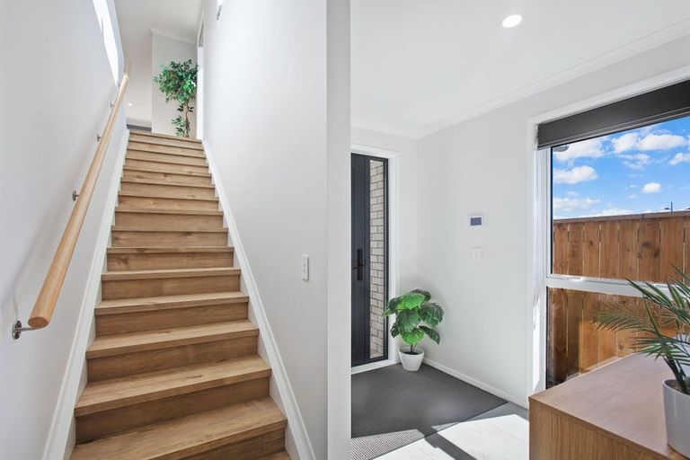 Photo of property in 9 Whata Street, Clarks Beach, 2122