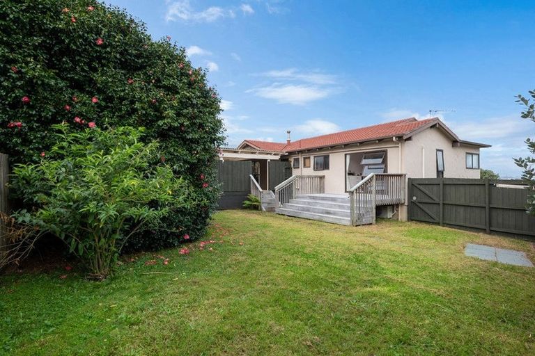 Photo of property in 3 Trevone Place, Forrest Hill, Auckland, 0620