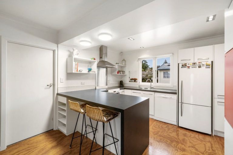 Photo of property in 44 Bellevue Road, Brookfield, Tauranga, 3110