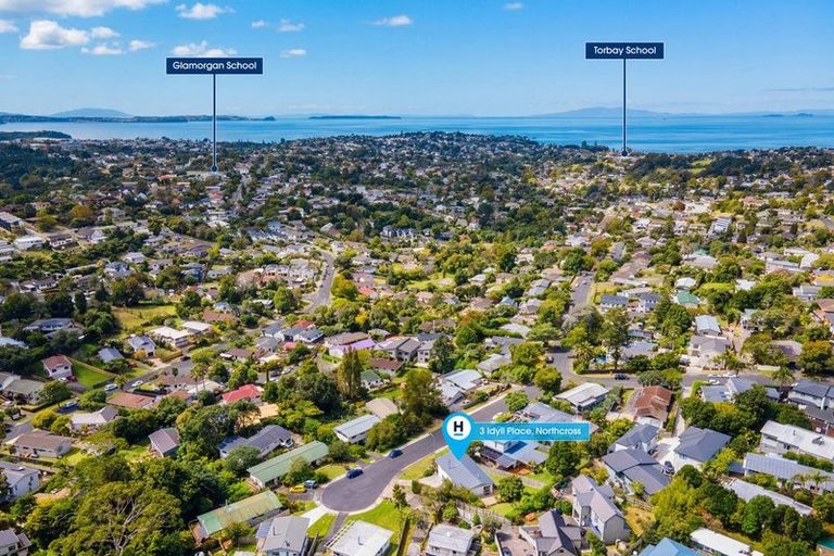 Photo of property in 3 Idyll Place, Northcross, Auckland, 0632