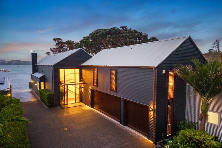 Photo of property in 8 Musick Point Road, Bucklands Beach, Auckland, 2012
