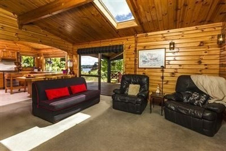 Photo of property in 7 Traffic Road, Greenhithe, Auckland, 0632