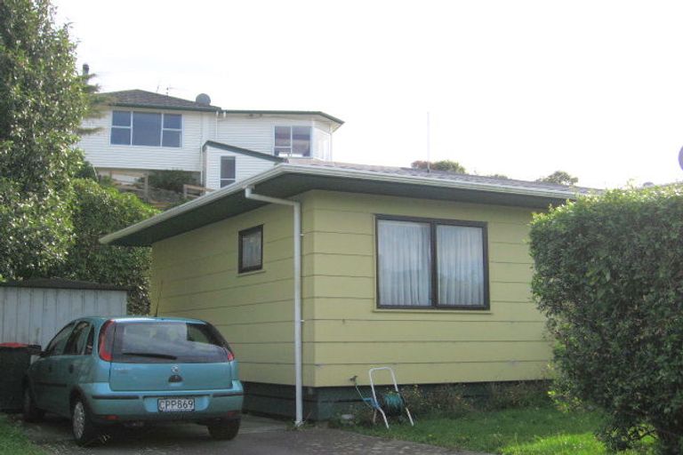 Photo of property in 20a Kiwi Crescent, Tawa, Wellington, 5028