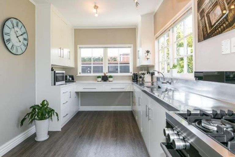 Photo of property in 18 Greenwood Road, Havelock North, 4130