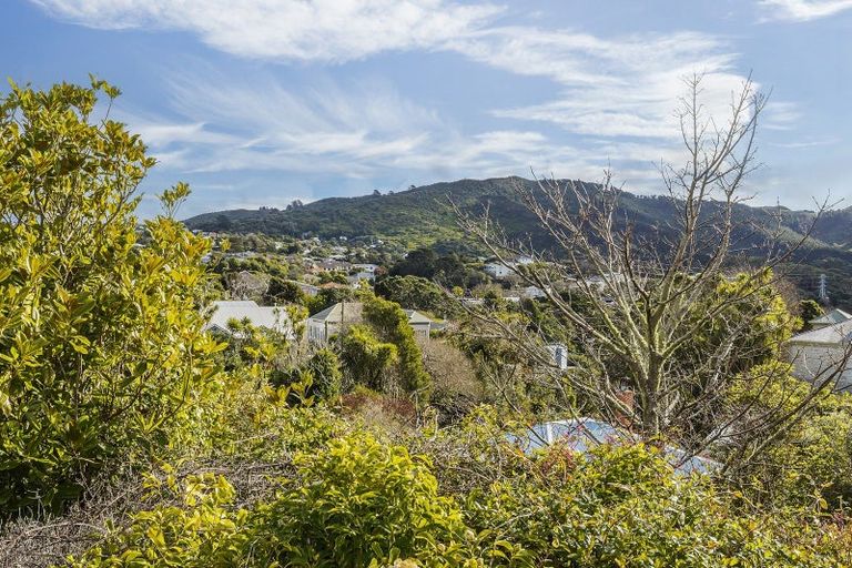 Photo of property in 9 Woburn Road, Northland, Wellington, 6012