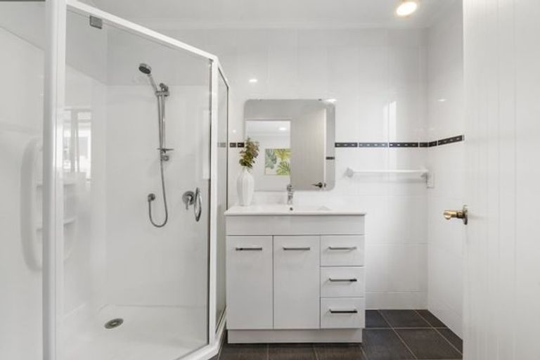 Photo of property in 9 Travis View Drive, Fairview Heights, Auckland, 0632