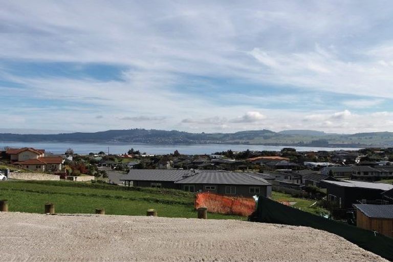 Photo of property in 35 Botanical Heights Drive, Waipahihi, Taupo, 3330