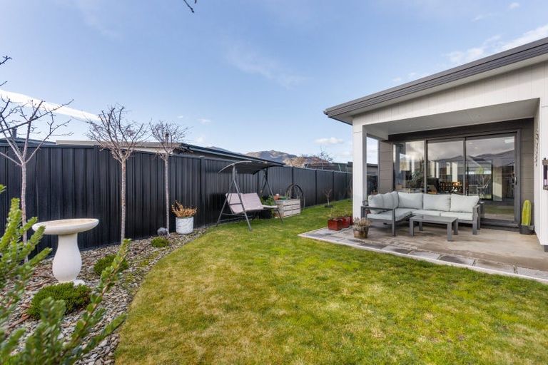 Photo of property in 1 Fraer Street, Cromwell, 9310