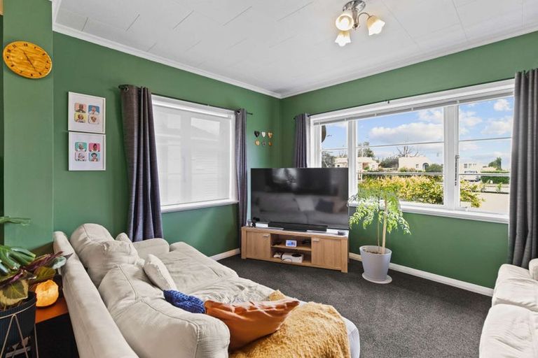 Photo of property in 19 Savage Crescent, West End, Palmerston North, 4412