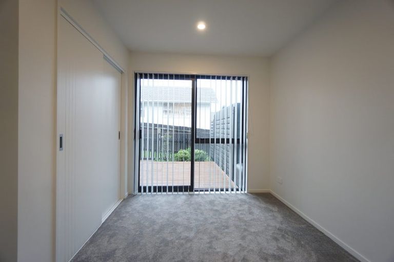 Photo of property in 3/26 Buscomb Avenue, Henderson, Auckland, 0610