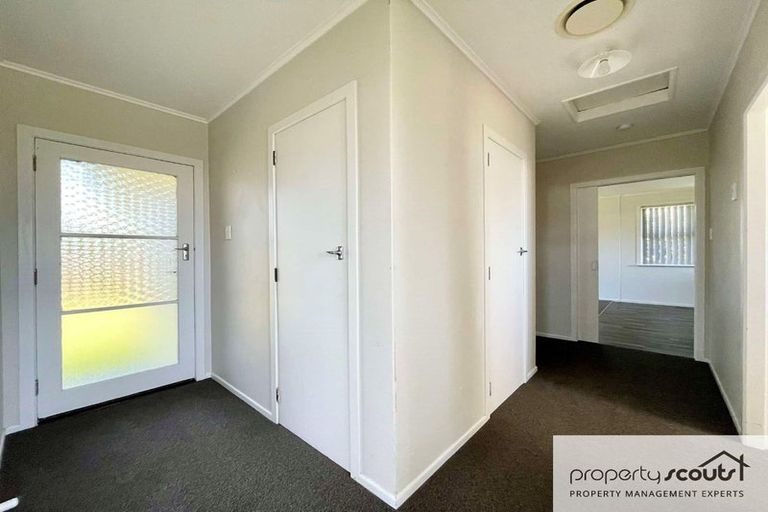 Photo of property in 22 Pamu Place, Waitara, 4320
