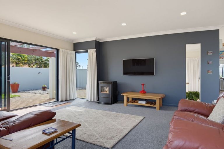 Photo of property in 15 Edward Payton Grove, Pukehangi, Rotorua, 3015