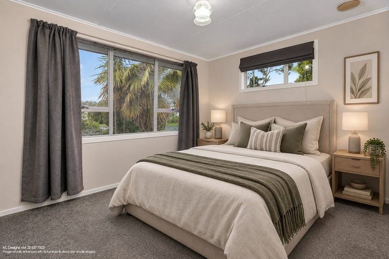 Photo of property in 10 Gannet Place, One Tree Point, 0118