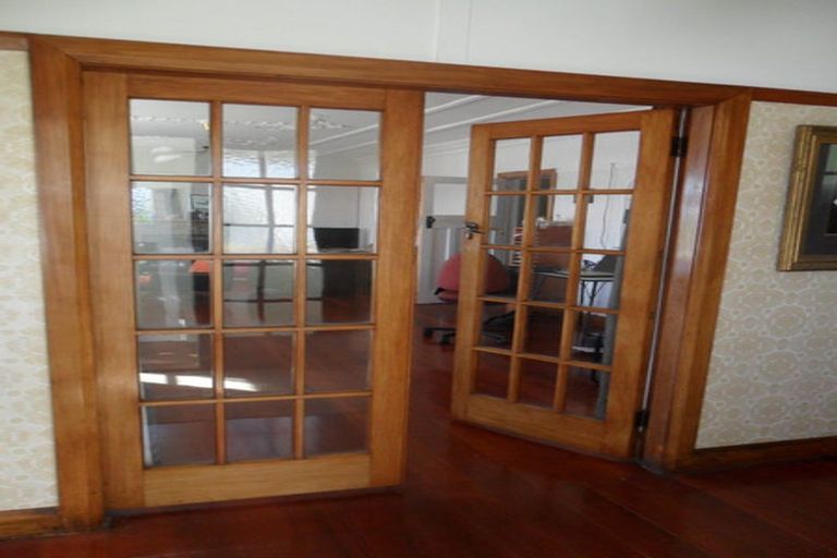 Photo of property in 2 Queens Drive, Kilbirnie, Wellington, 6022