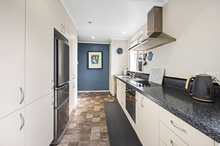 Photo of property in 15 Pukatea Street, Inglewood, 4330