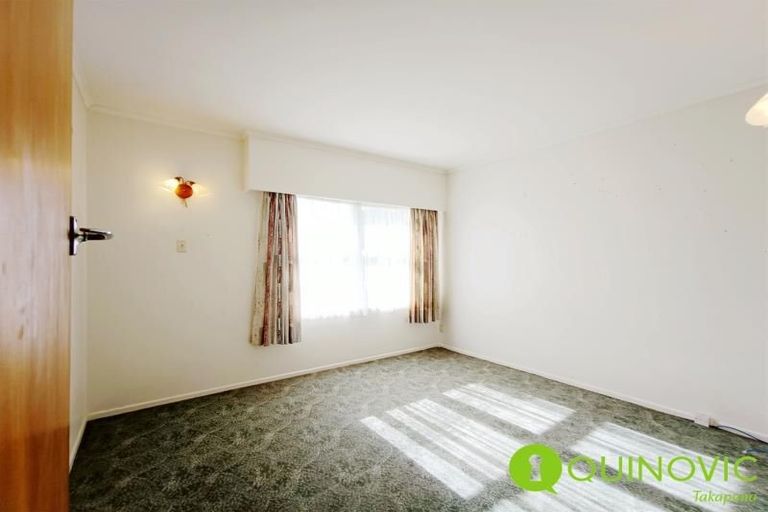 Photo of property in 520 Glenfield Road, Glenfield, Auckland, 0629