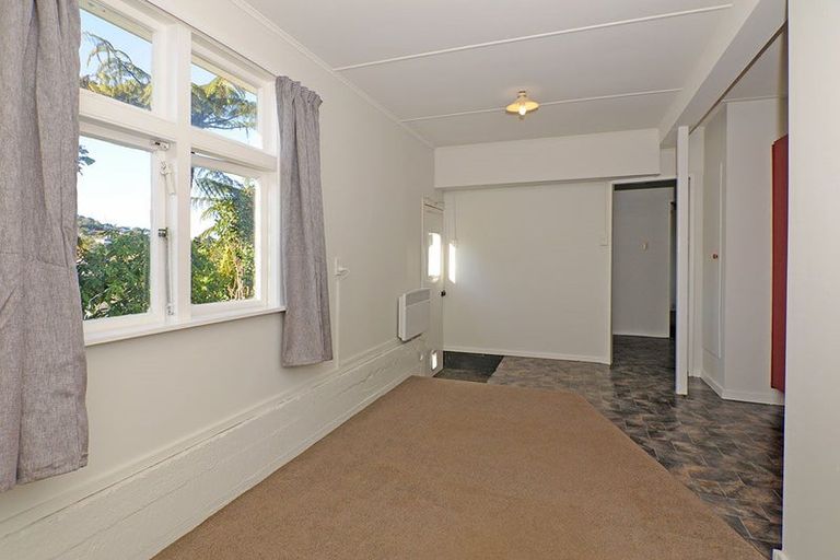 Photo of property in 141 Ruskin Road, Newlands, Wellington, 6037