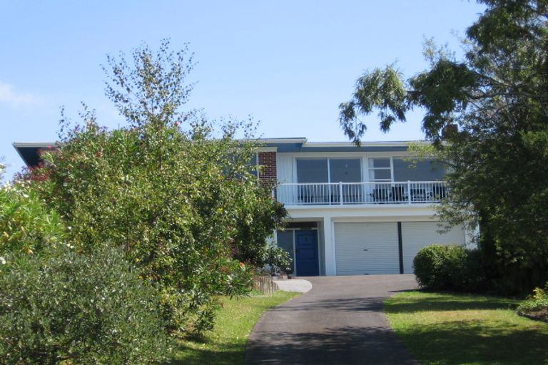 Photo of property in 16a Eastcliffe Road, Castor Bay, Auckland, 0620