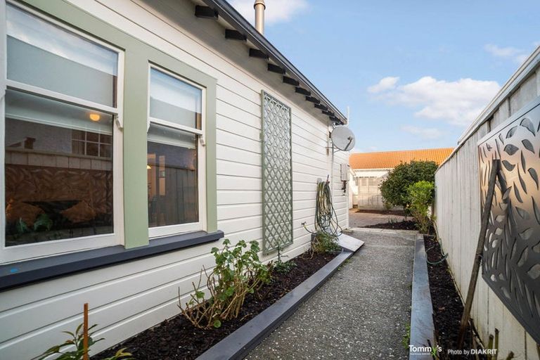 Photo of property in 174 Rongotai Road, Kilbirnie, Wellington, 6022